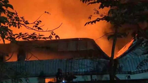 কেরানীগঞ্জে ফয়েল প্যাকেজিং কারখানায় ভয়াবহ আগুন, ক্ষতির পরিমাণ প্রায় ৫০ কোটি টাকা