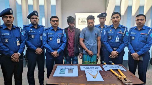 দোহারে সংঘবদ্ধ দুর্ধর্ষ চোরচক্র গ্রেফতার, স্বর্ণসহ লুণ্ঠিত মালামাল উদ্ধার