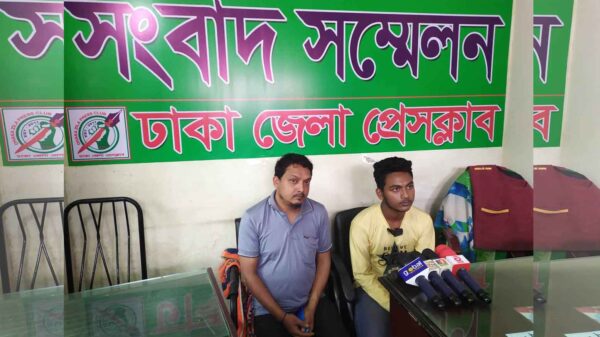 কেরানীগঞ্জে ভয়ভীতি দেখিয়ে থানায় মিথ্যা অভিযোগ করায় সংবাদ সম্মেলন