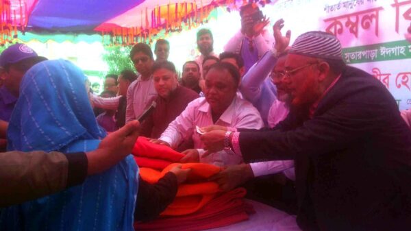 দোহারে শীতার্তদের মাঝে কম্বল বিতরণ