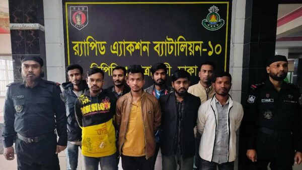 রাজধানীর যাত্রাবাড়ী থেকে ৮ জন পরিবহন চাঁদাবাজ র‍্যাবের হাতে গ্রেফতার