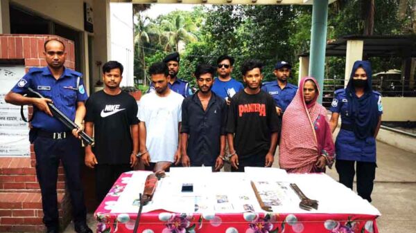 নবাবগঞ্জের ৫ ডাকাত গ্রেফতার
