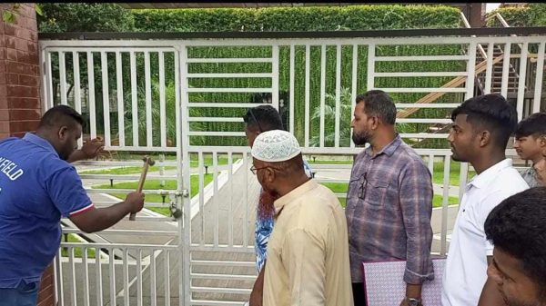 কেরানীগঞ্জে সেচ্ছাসেবক লীগ নেতার নেতৃত্বে রেস্টুরেন্ট দখলের অভিযোগ