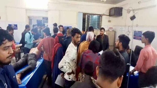 মুন্সিগঞ্জে ছাত্রদল-ছাত্রলীগের সংঘর্ষে শিক্ষার্থীসহ আহত ১৫, আটক ৭